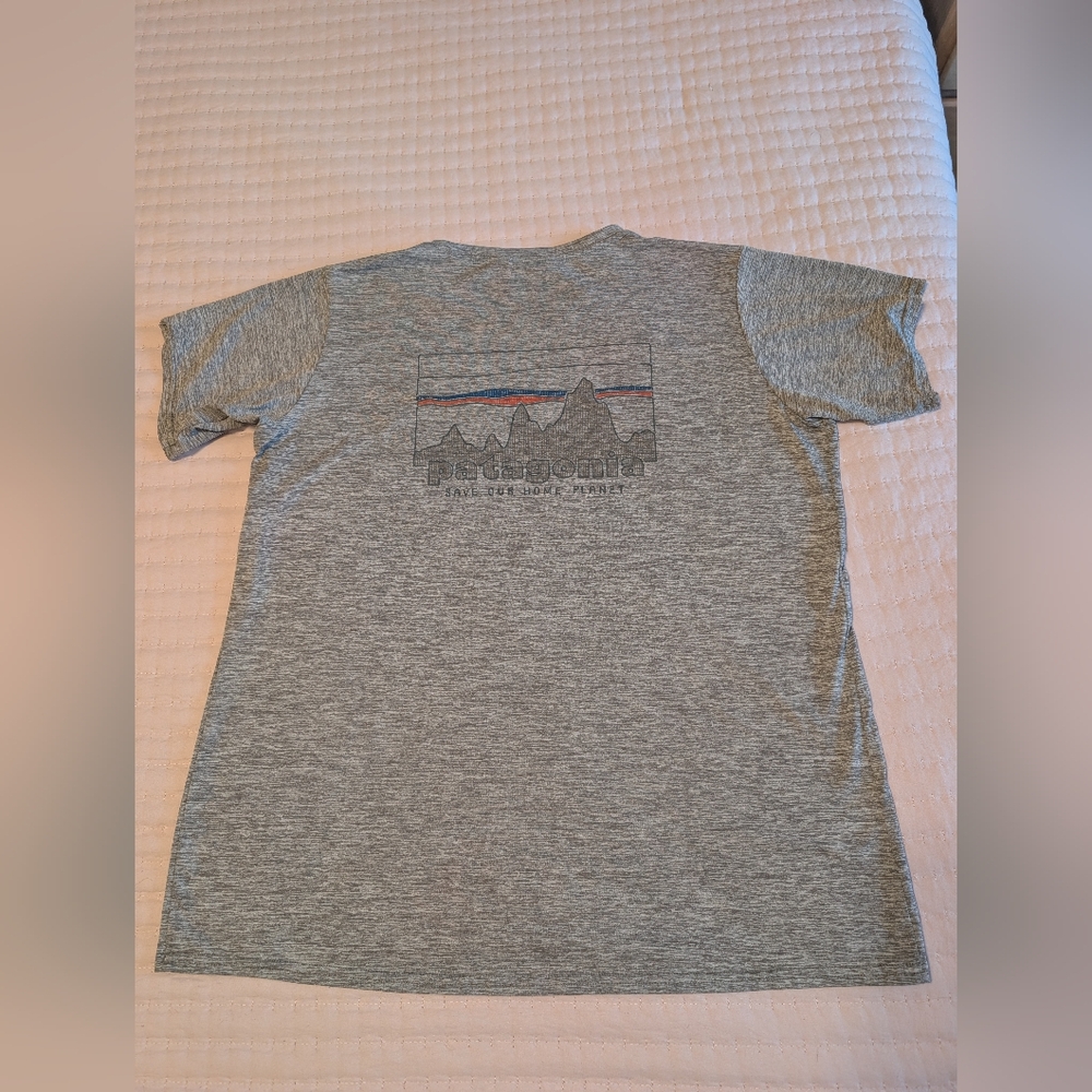Patagonia Women's Capilene Cool Daily Graphic Shirt, Size Large - Picture 4 of 10